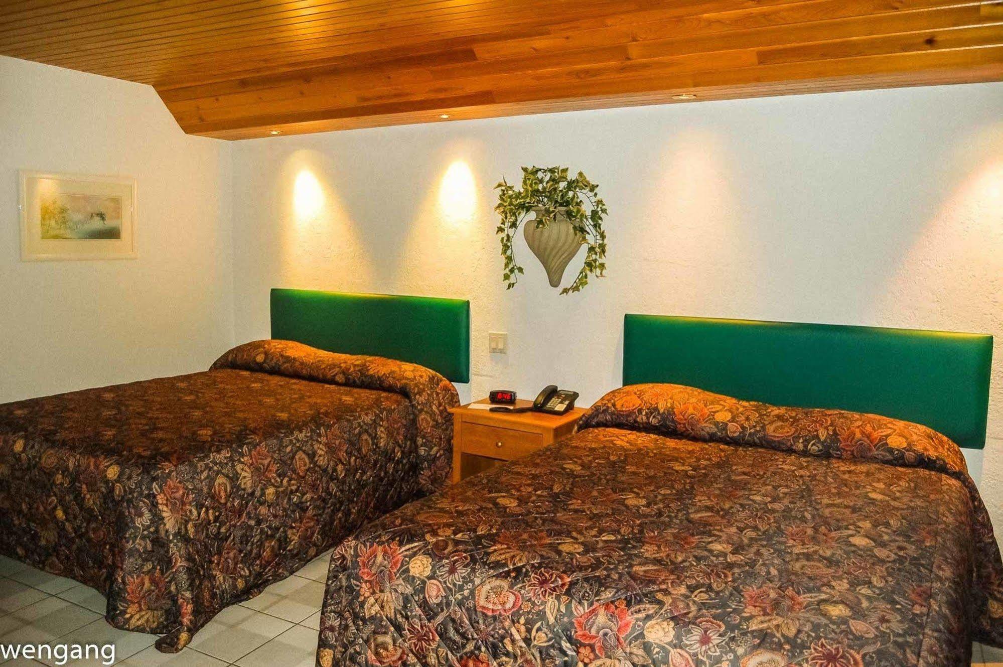 Auberge Godard Nominingue Экстерьер фото